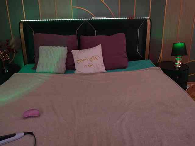 MonAmourrr webcam