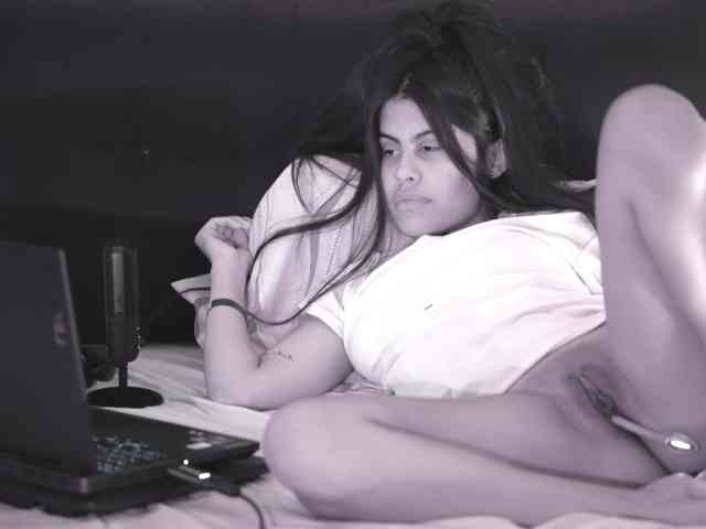 capriciousqueen webcam