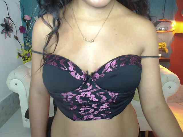 Miaynocolucci webcam