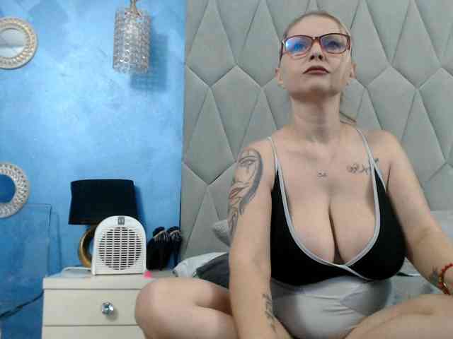 AretiAlisia webcam