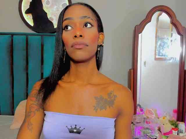 EveeQueenTS Live Webcam on BongaCams