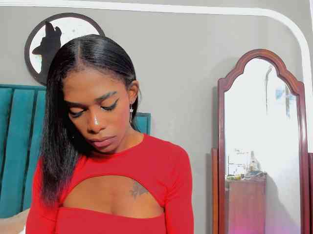 EveeQueenTS Live Webcam on BongaCams