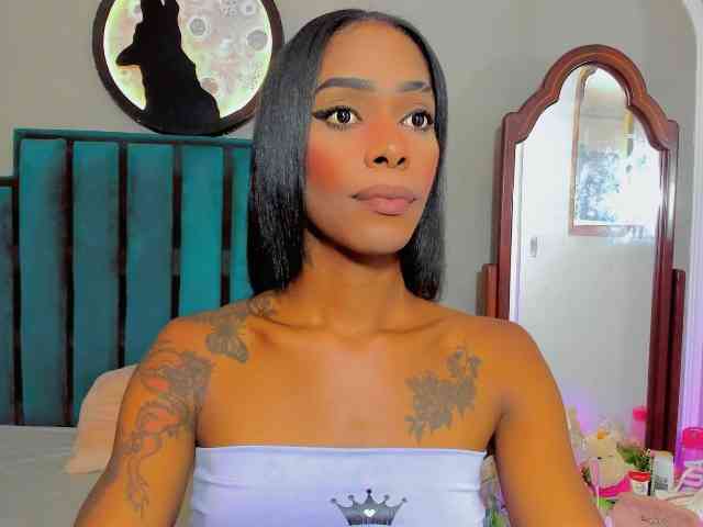 EveeQueenTS Live Webcam on BongaCams
