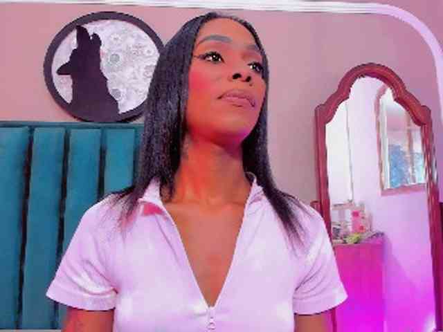 EveeQueenTS Live Webcam on BongaCams