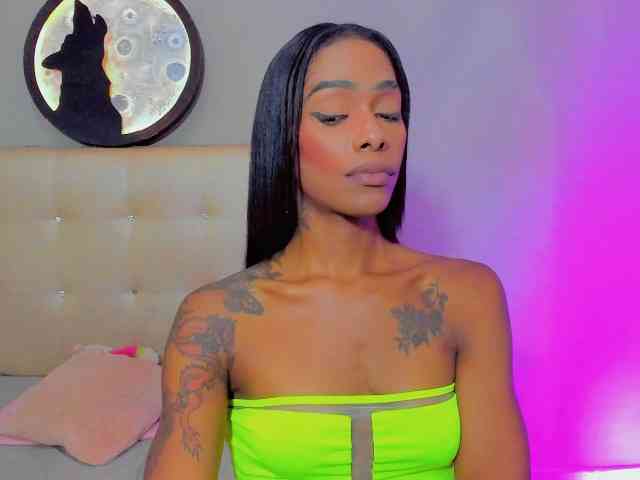 EveeQueenTS Live Webcam on BongaCams