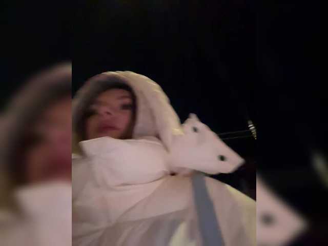 mirrrrra Live Cam and Statistics on UnifiedCams