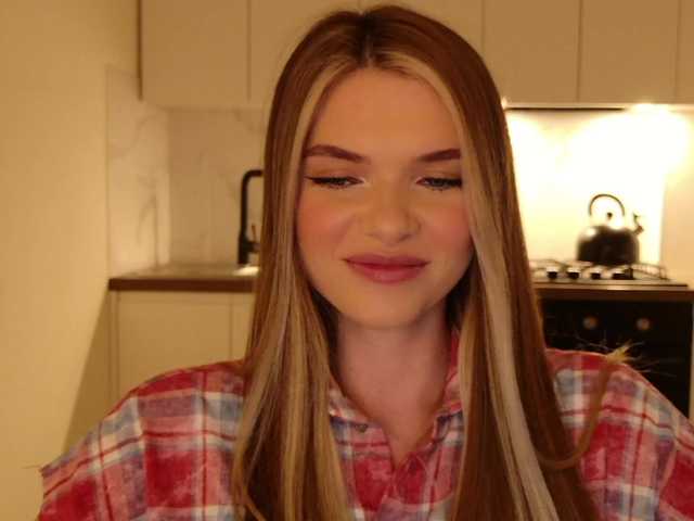 mirrrrra from BongaCams