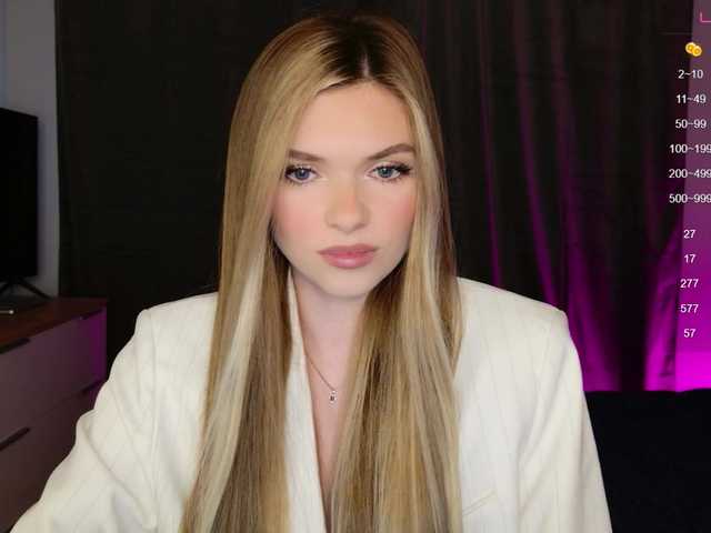 mirrrrra's BongaCams show and profile