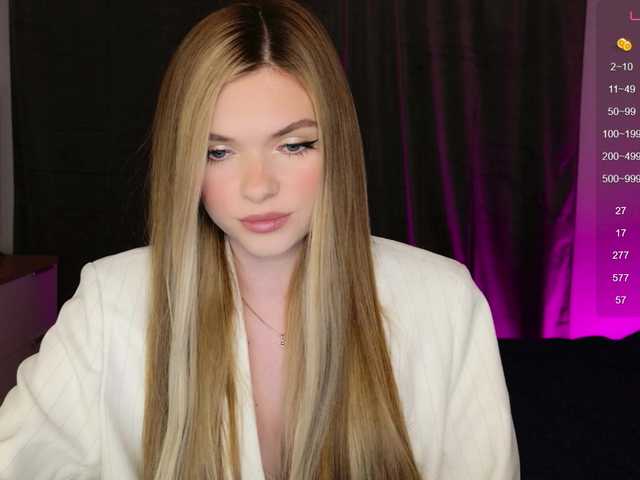 mirrrrra's BongaCams show and profile