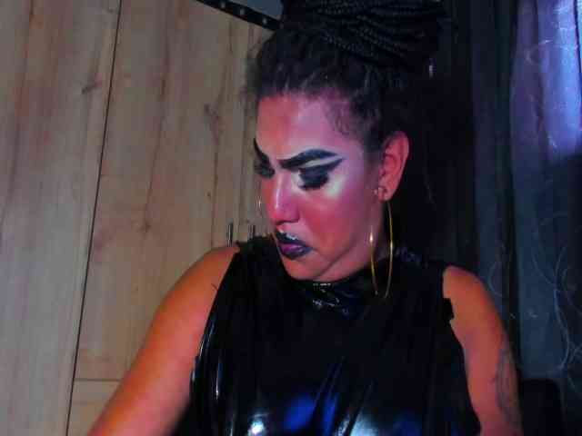 RobertaxGutierre... Live Webcam on BongaCams