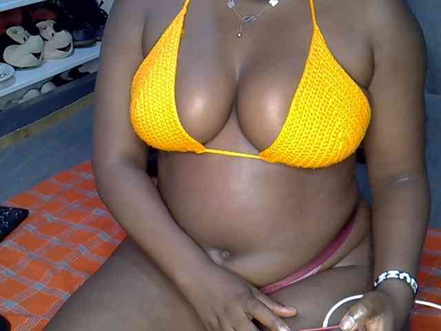 Bigblackbooty webcam