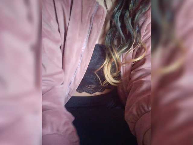 Maella22 vous attend pour discuter, flirter et plus sur bongacams