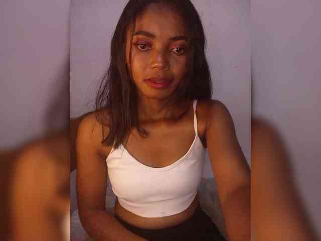 Maella22 Live Webcam on BongaCams