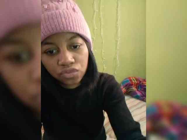 Candis18 webcam