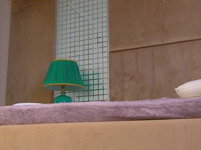 MiaAddison's BongaCams show and profile