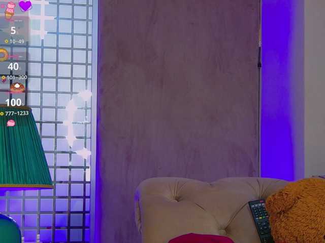 MiaAddison's BongaCams show and profile