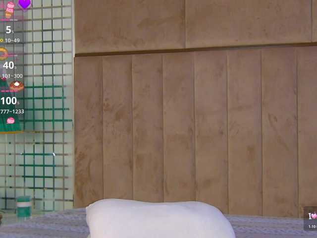 MiaAddison's BongaCams show and profile