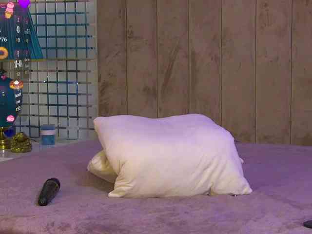 MiaAddison webcam