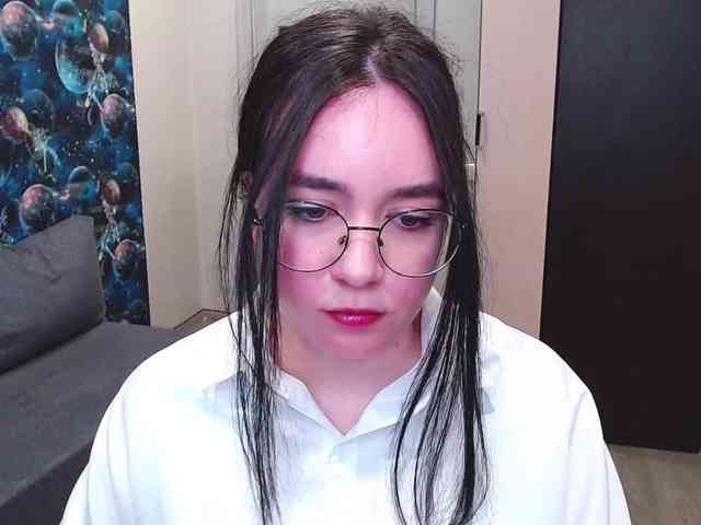 MonicaBrownie webcam