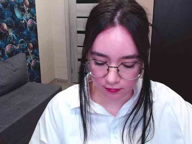 MonicaBrownie webcam