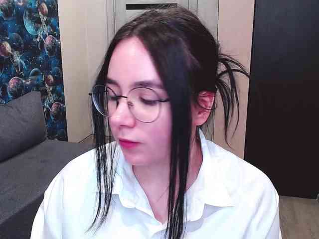 MonicaBrownie webcam