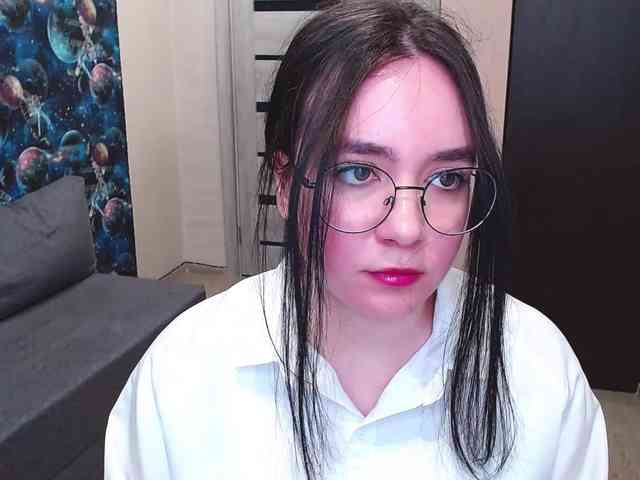 MonicaBrownie webcam
