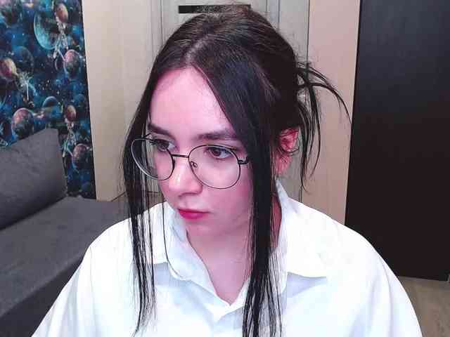 MonicaBrownie webcam