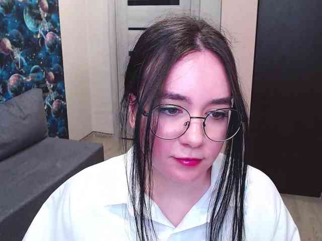 MonicaBrownie webcam