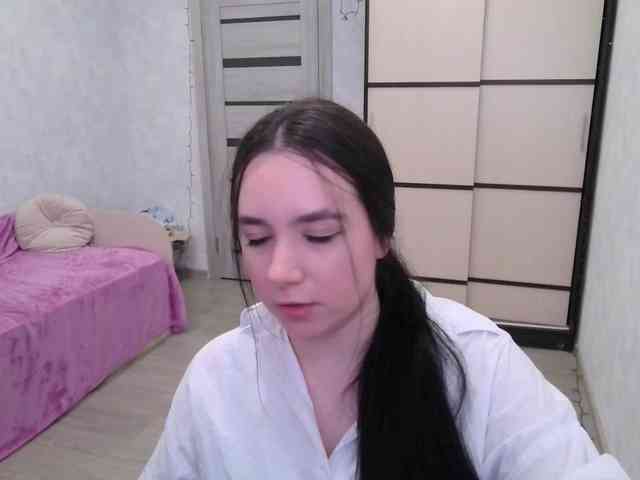 MonicaBrownie webcam