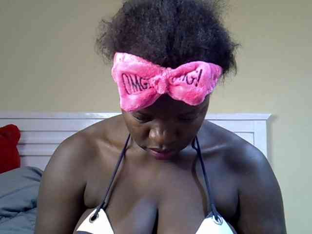 Sexyamadah-012 webcam