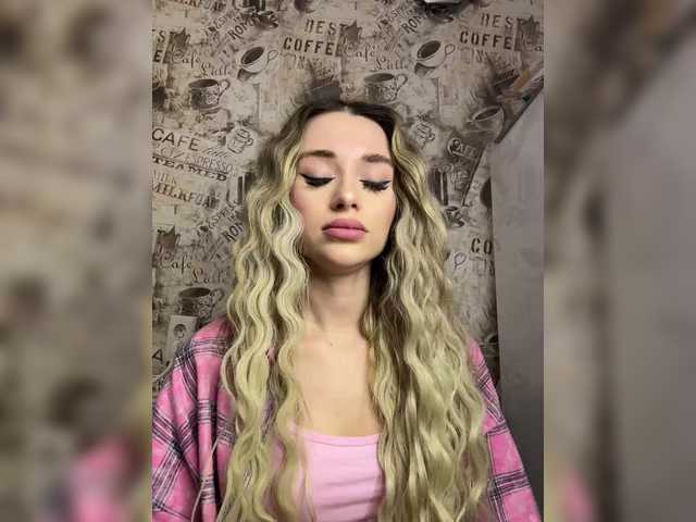 GoldenEmily's BongaCams show and profile