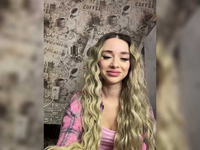 видео GoldenEmily