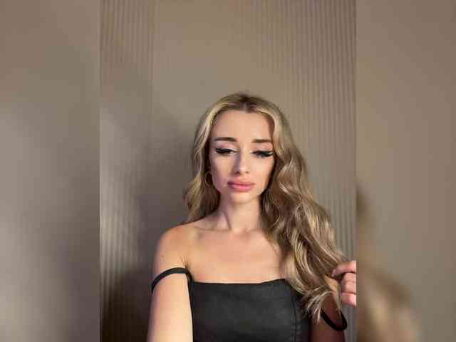 GoldenEmily webcam