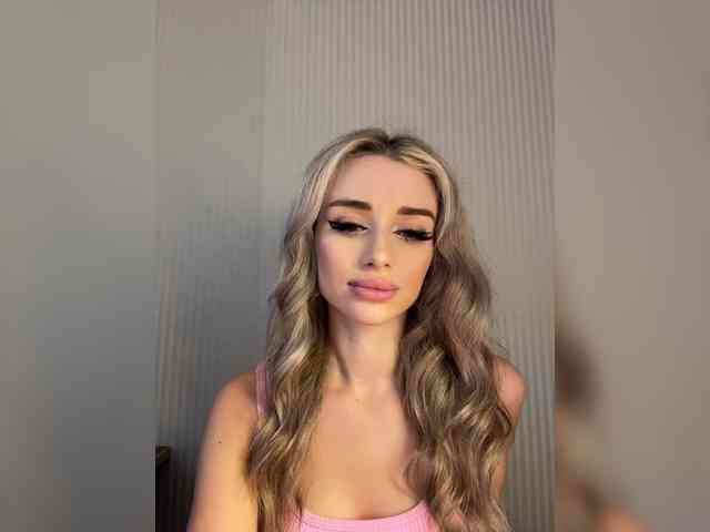 GoldenEmily webcam