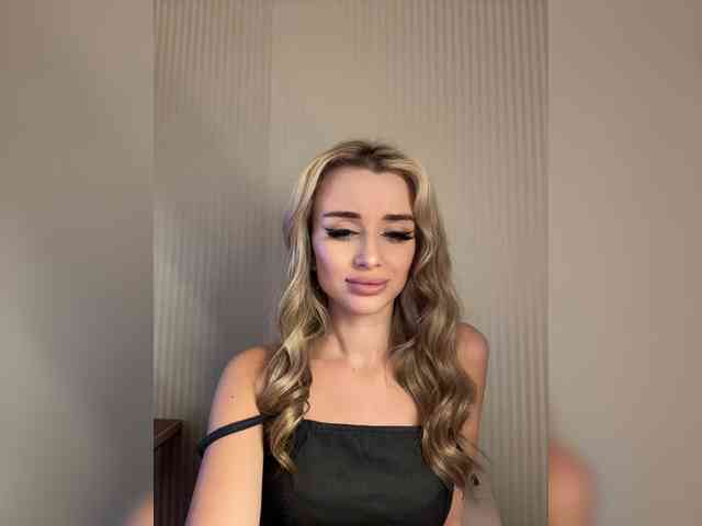 GoldenEmily webcam