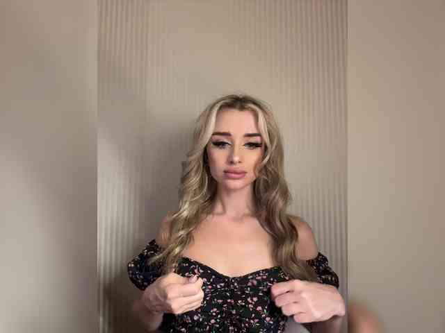 GoldenEmily webcam