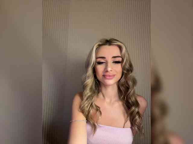 GoldenEmily webcam