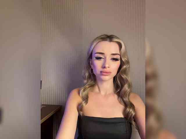 GoldenEmily webcam