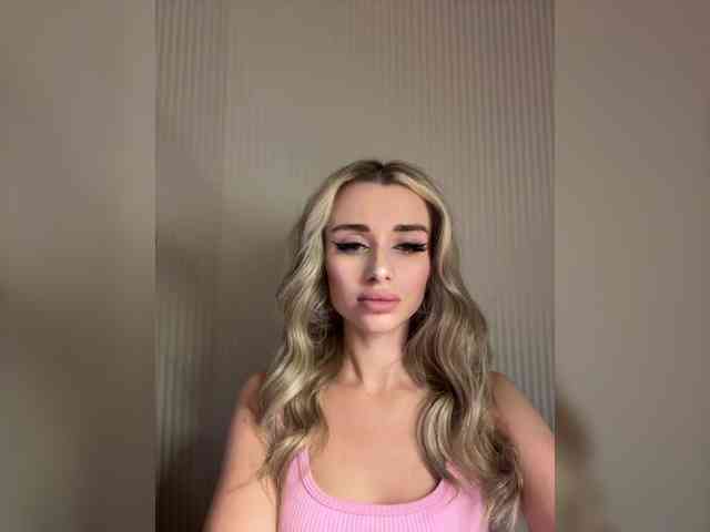GoldenEmily webcam