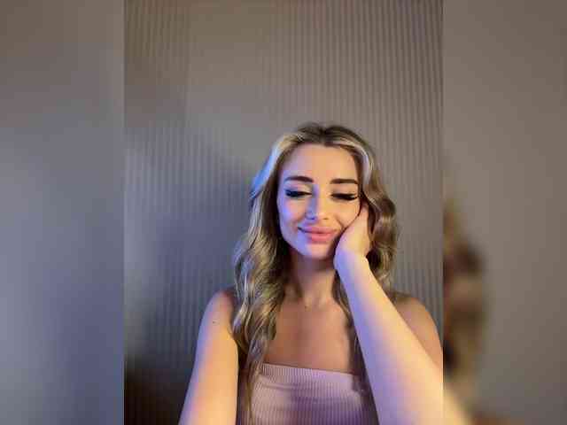 GoldenEmily webcam