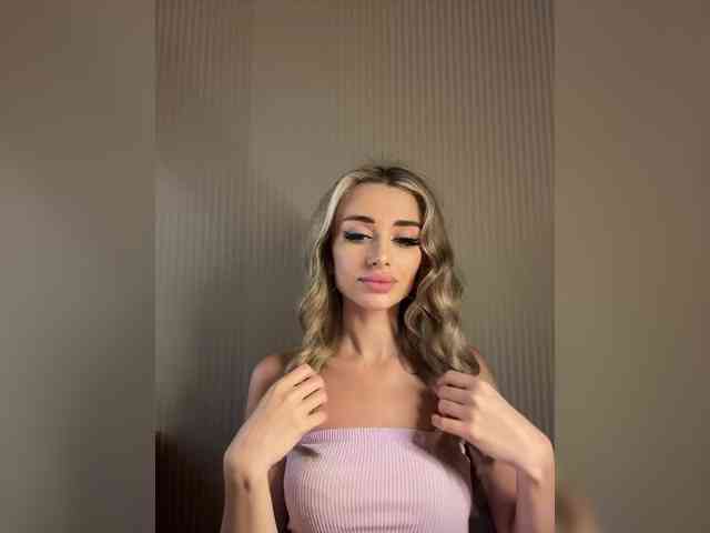 GoldenEmily webcam