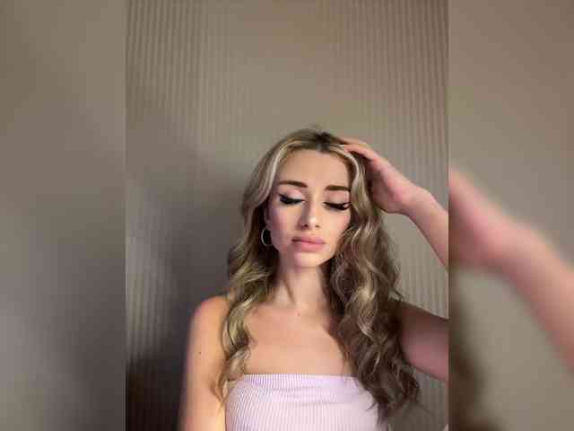 GoldenEmily webcam