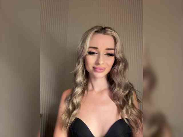 GoldenEmily webcam