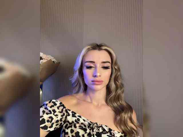 GoldenEmily webcam
