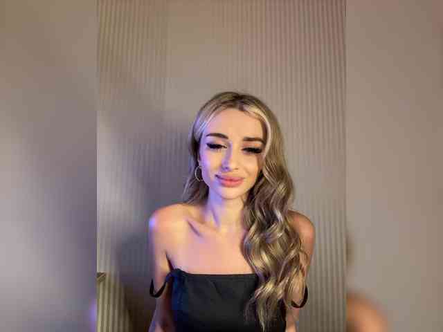 GoldenEmily webcam