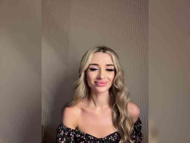 GoldenEmily webcam