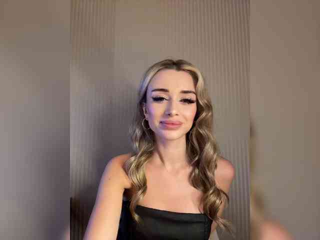 GoldenEmily webcam