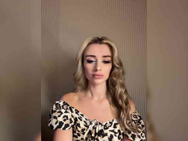 GoldenEmily webcam