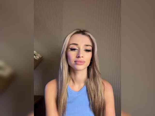 GoldenEmily webcam