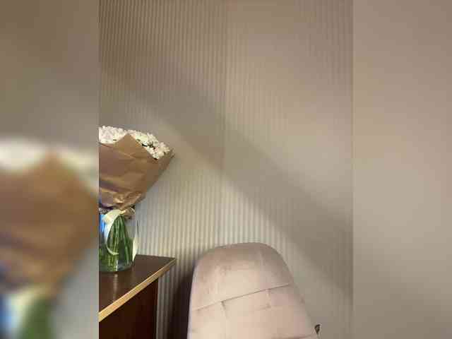 GoldenEmily webcam